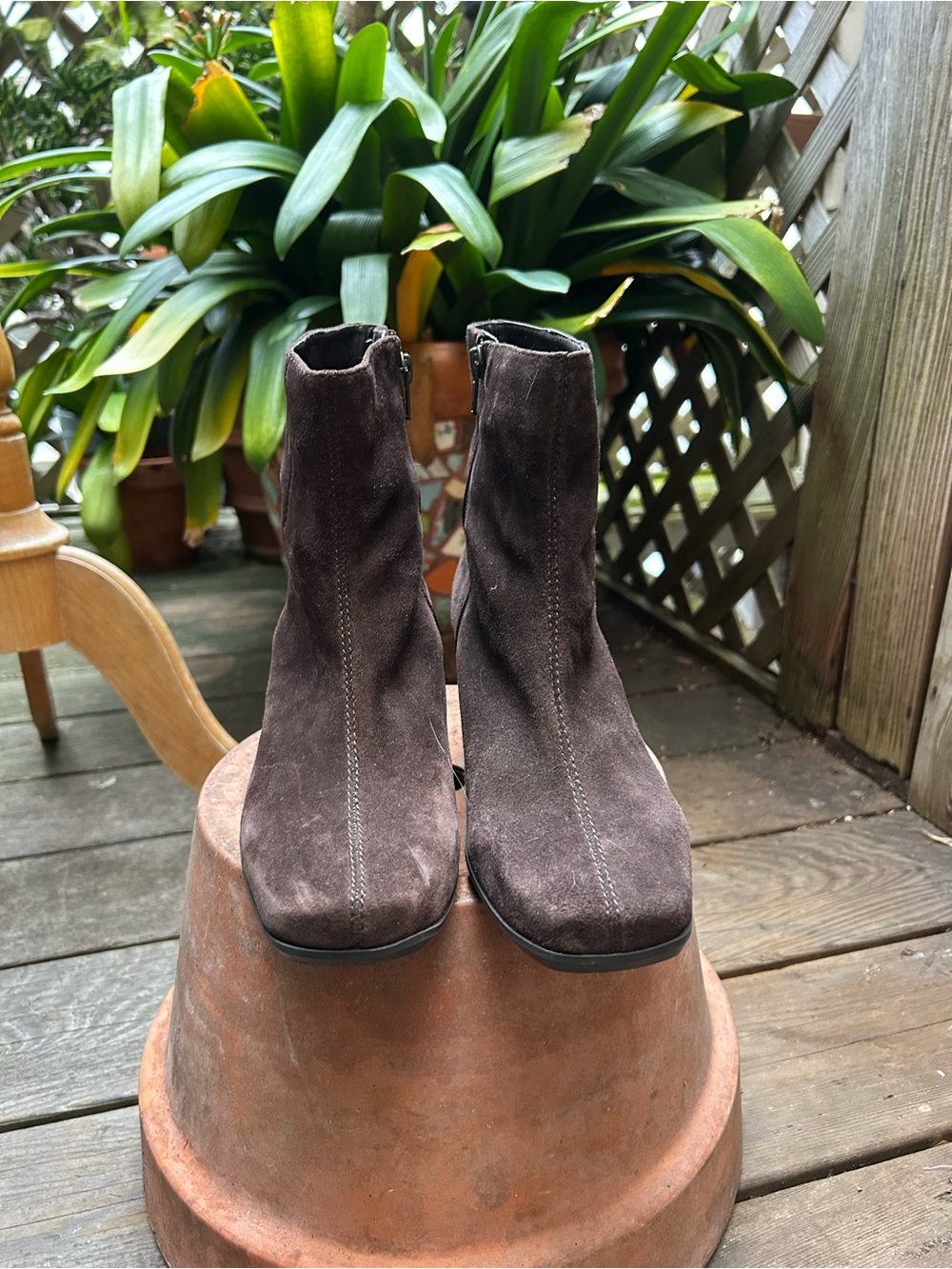Nine West Dark Brown Suede Ankle Booties with 2” Block Heel. Size 8M VGUC